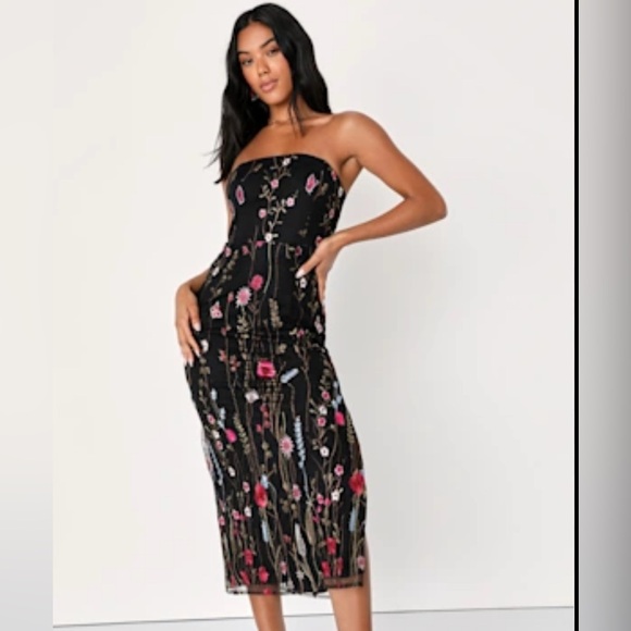Lulus Dresses & Skirts - Lulu's NWT Embroidered Bold Botanicals Strapless Black Floral Midi Dress